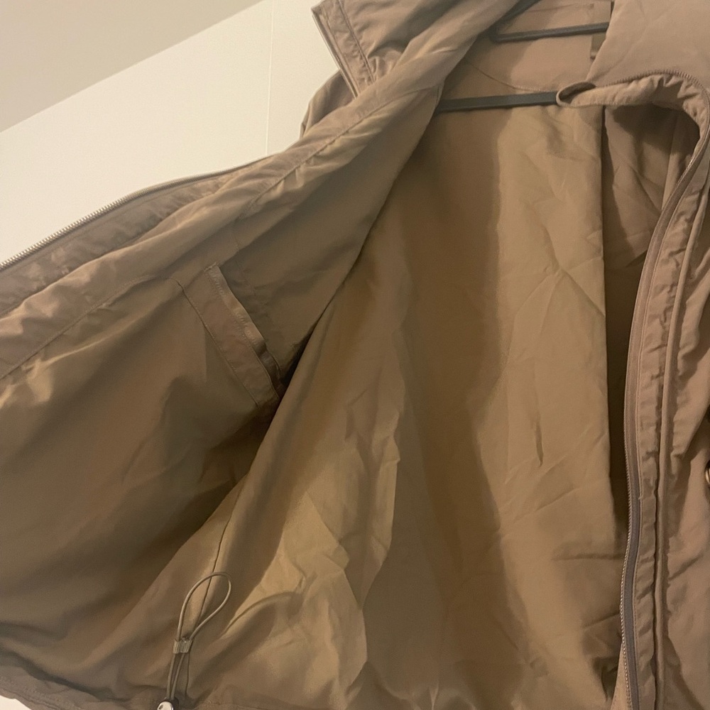 Lululemon windbreaker - Picture 2 of 2